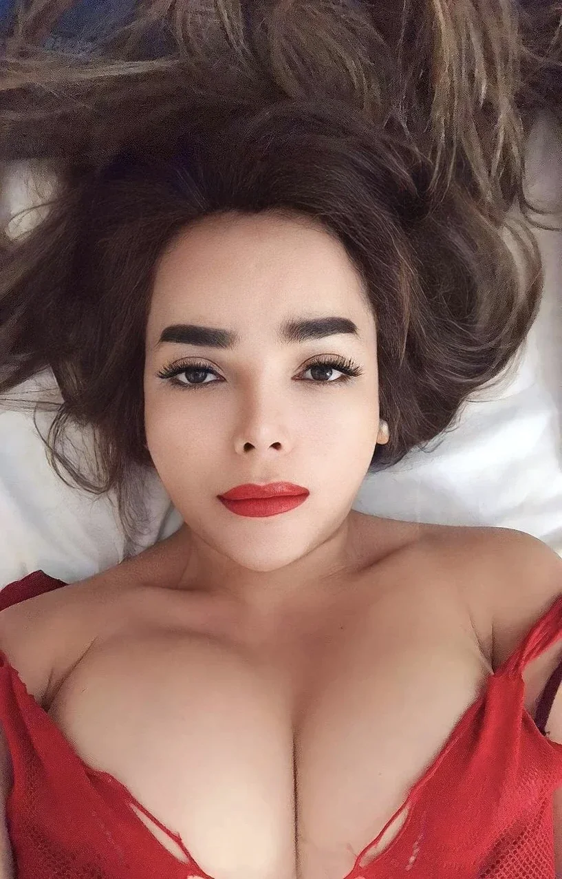 Isla Collins — photo 4