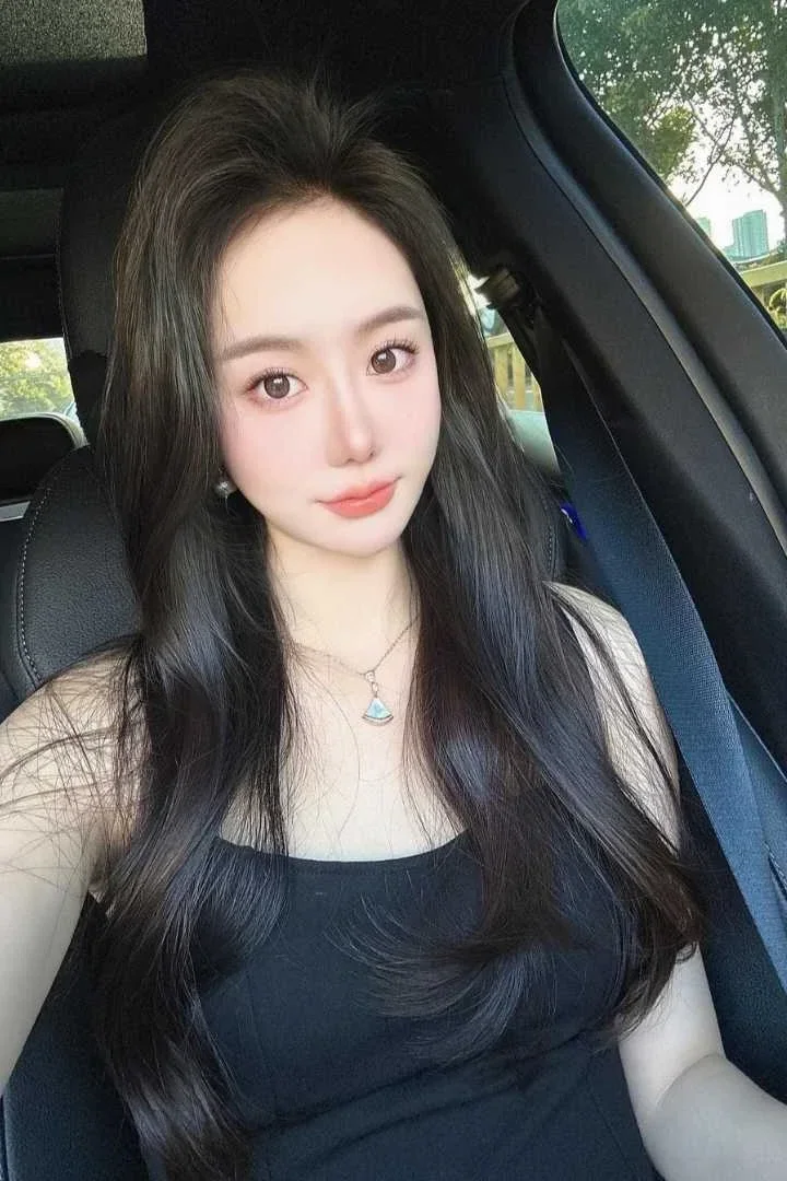 Nadia Aziz 💎 — photo 1