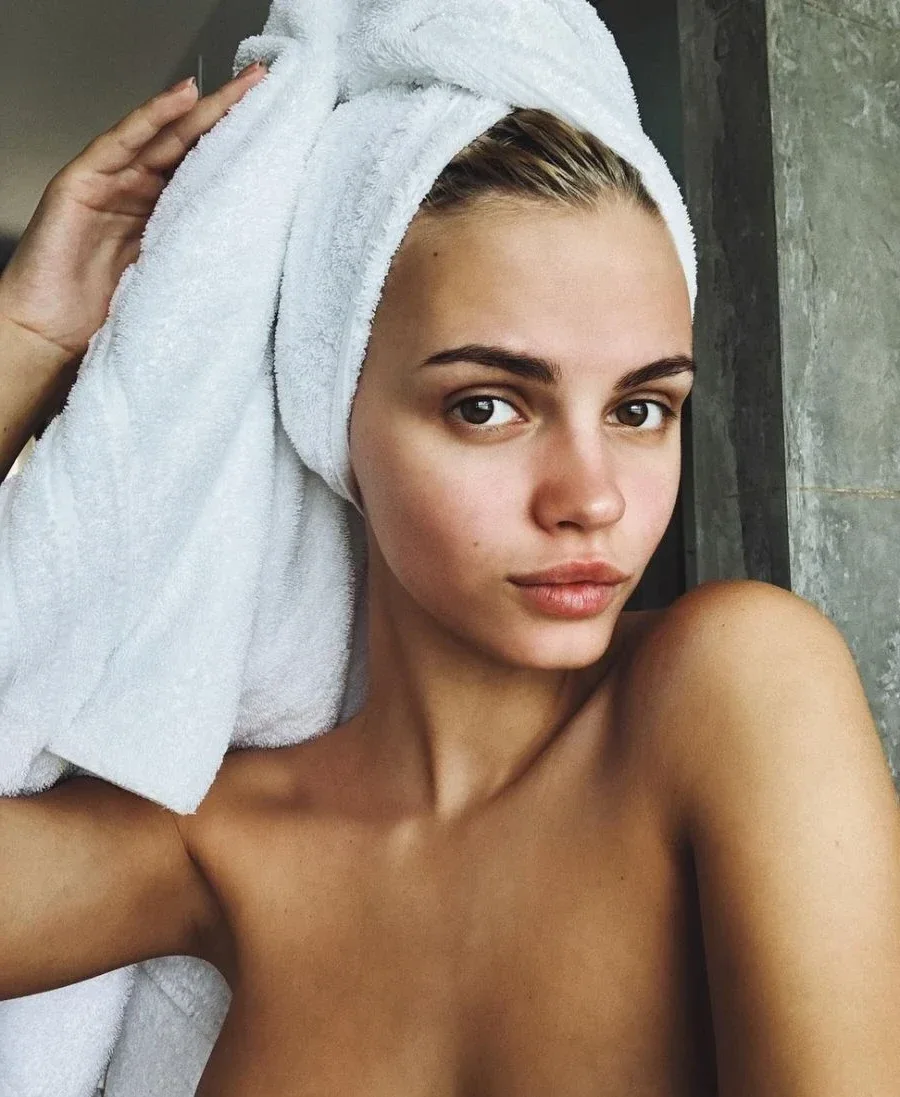 Chloe Sikora — photo 4