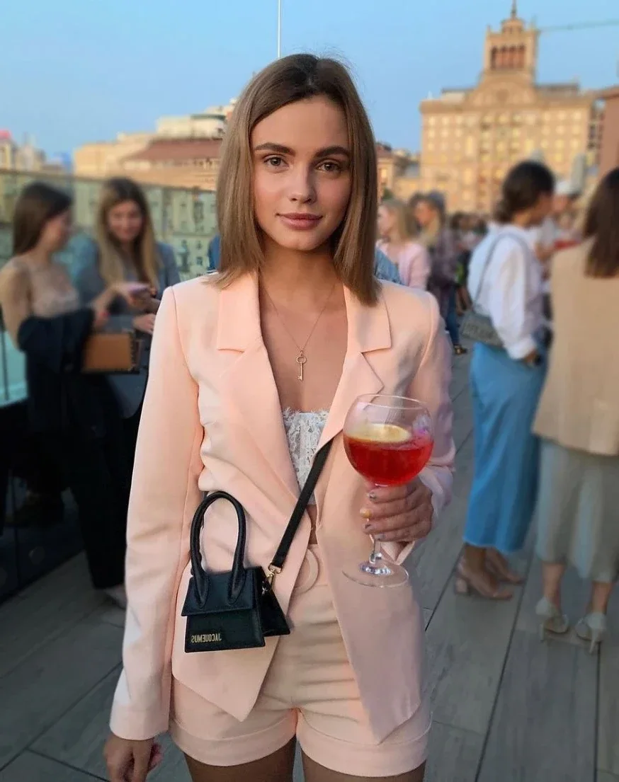 Chloe Sikora — photo 6